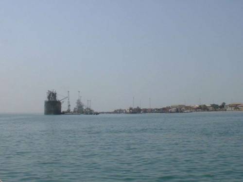 Le port principal
        de Banjul