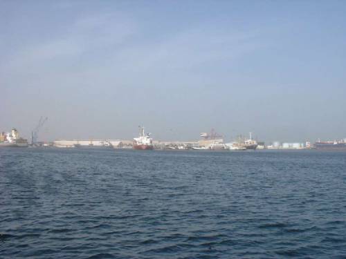 Le port de commerce de
        Dakar